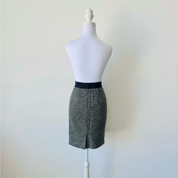 Ann Taylor Black & White Tweed Pencil Skirt 🖤 - Picture 7 of 8